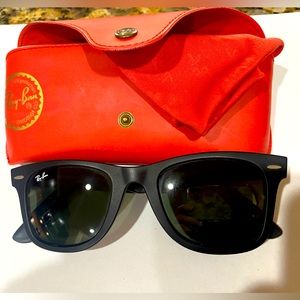 Ray-Ban Wayfarer sunglasses black frame urban camouflage green